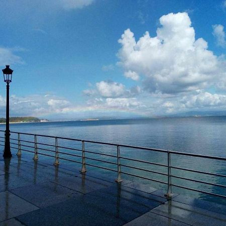 Apartamento Frente Al Mar Playa De Coroso Ribeira Ngoại thất bức ảnh